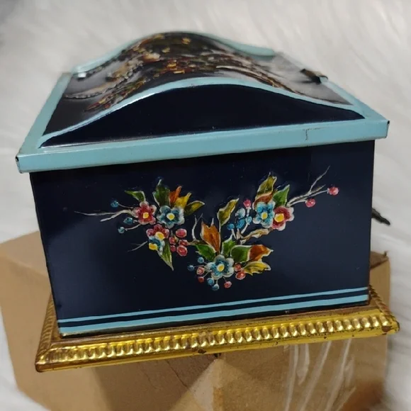 Linette Thin Metal Hand-Painted Floral & Bird Decor Print Box W Lock/Keys (BX80) - Picture 4 of 15